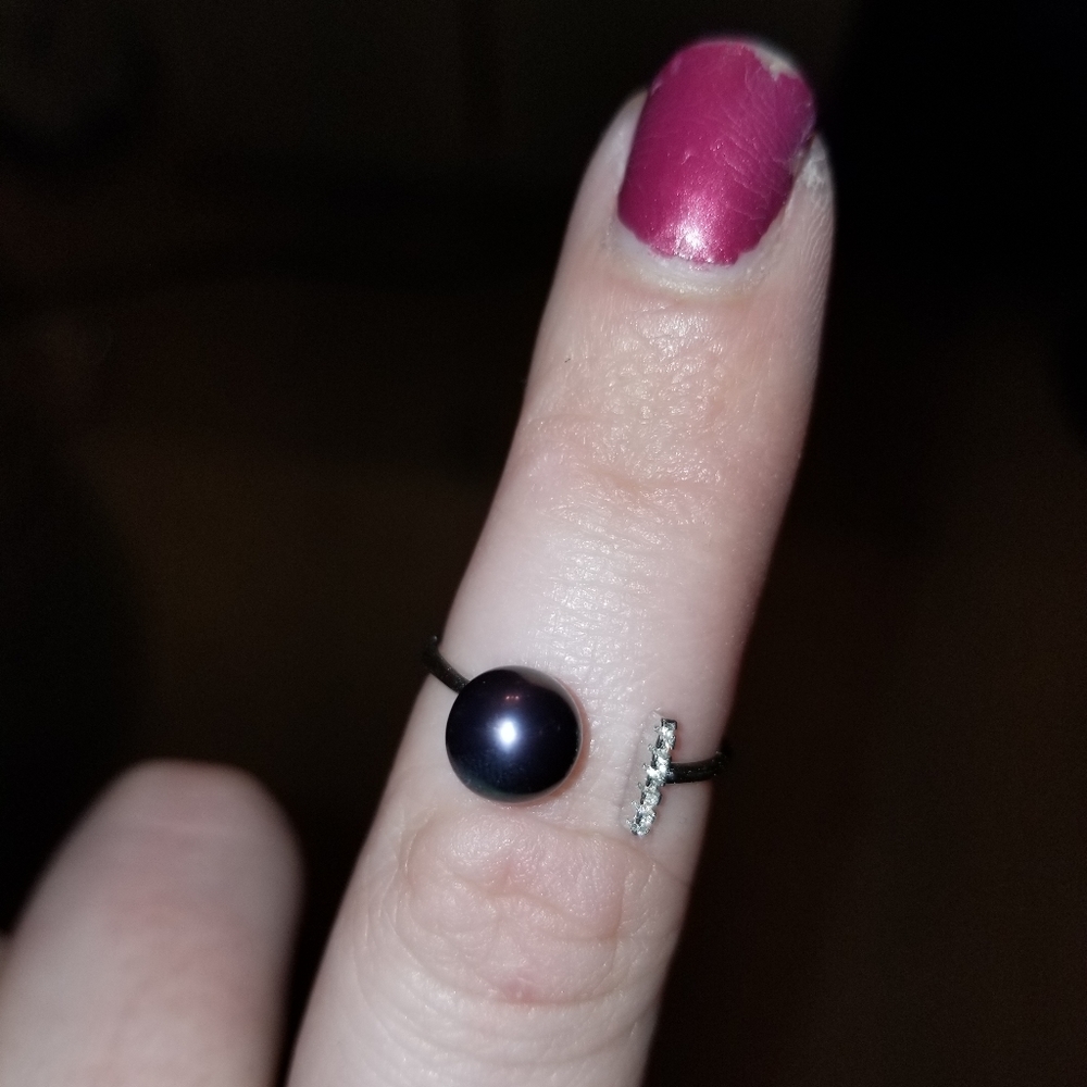 Raise the bar ring with real saltwater pearl